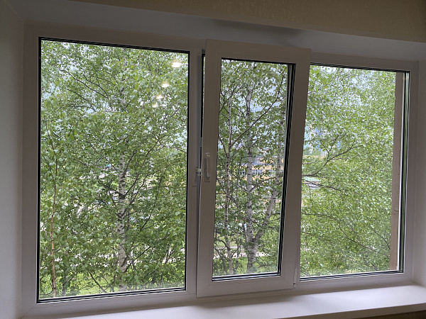 Трехстворчатое пластиковое окно в квартиру фото 3