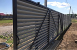 Забор «жалюзи» графитового цвета фото 1