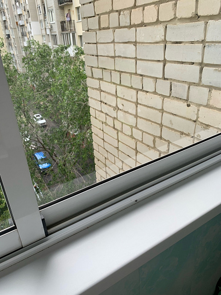 Остекление балкона раздвижными профилями Alumil фото 2