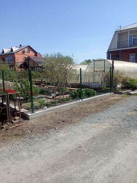 Установили забор из сетки 3-D гиттер высотой - 1,50 м фото 1